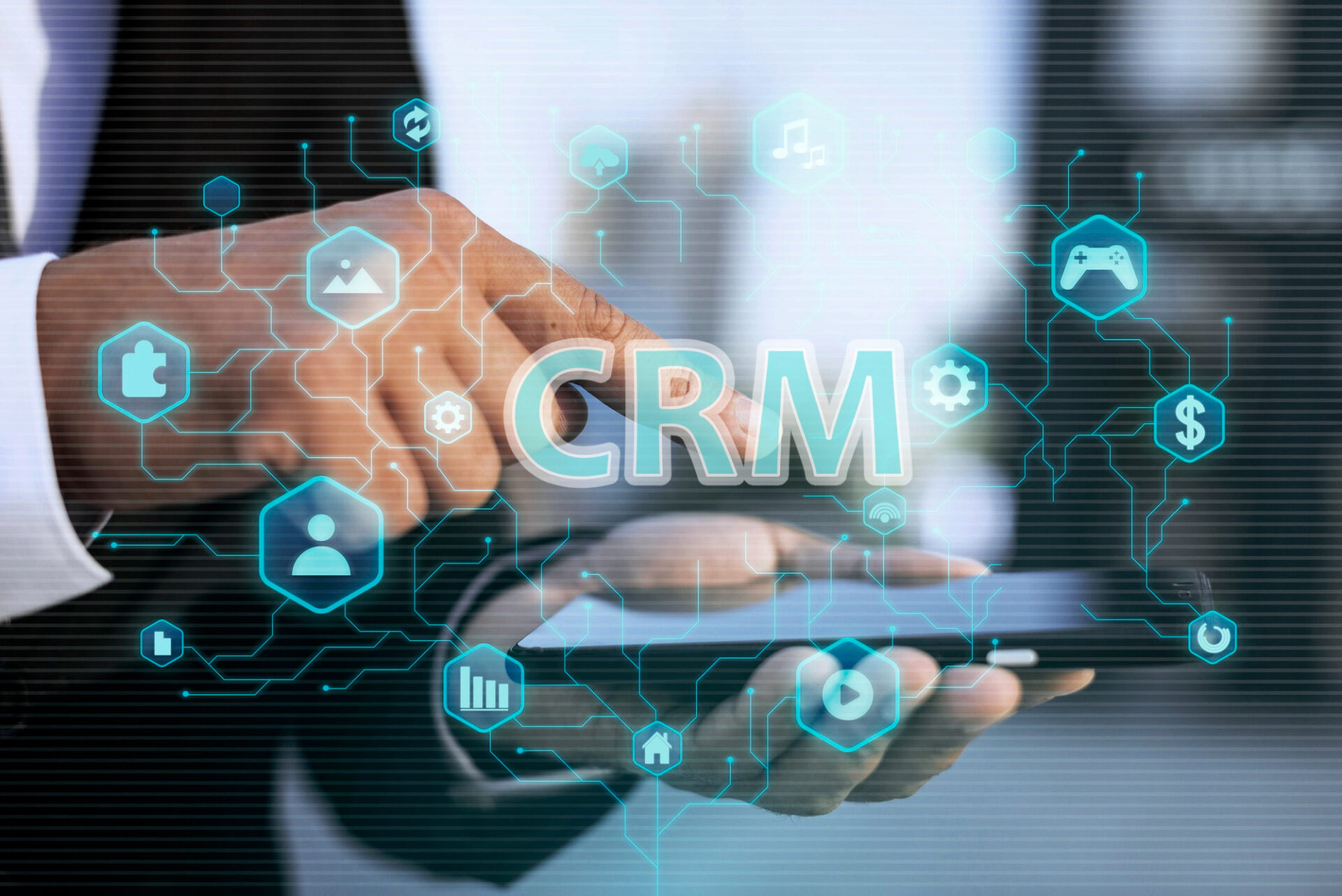 Pymes se guían por testimonios y reseñas en Internet para elegir un sistema CRM